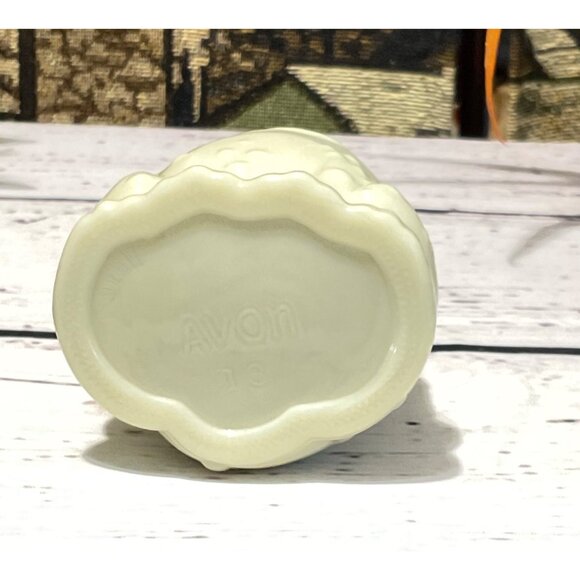 Avon 1970s Enchanted Frog Milk Glass Sachet Decanter - Picture 8 of 8